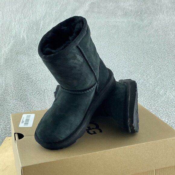 UGG Unisex-Child Classic Ii Boot, Black, 09 NWB S096 - Picture 3 of 7